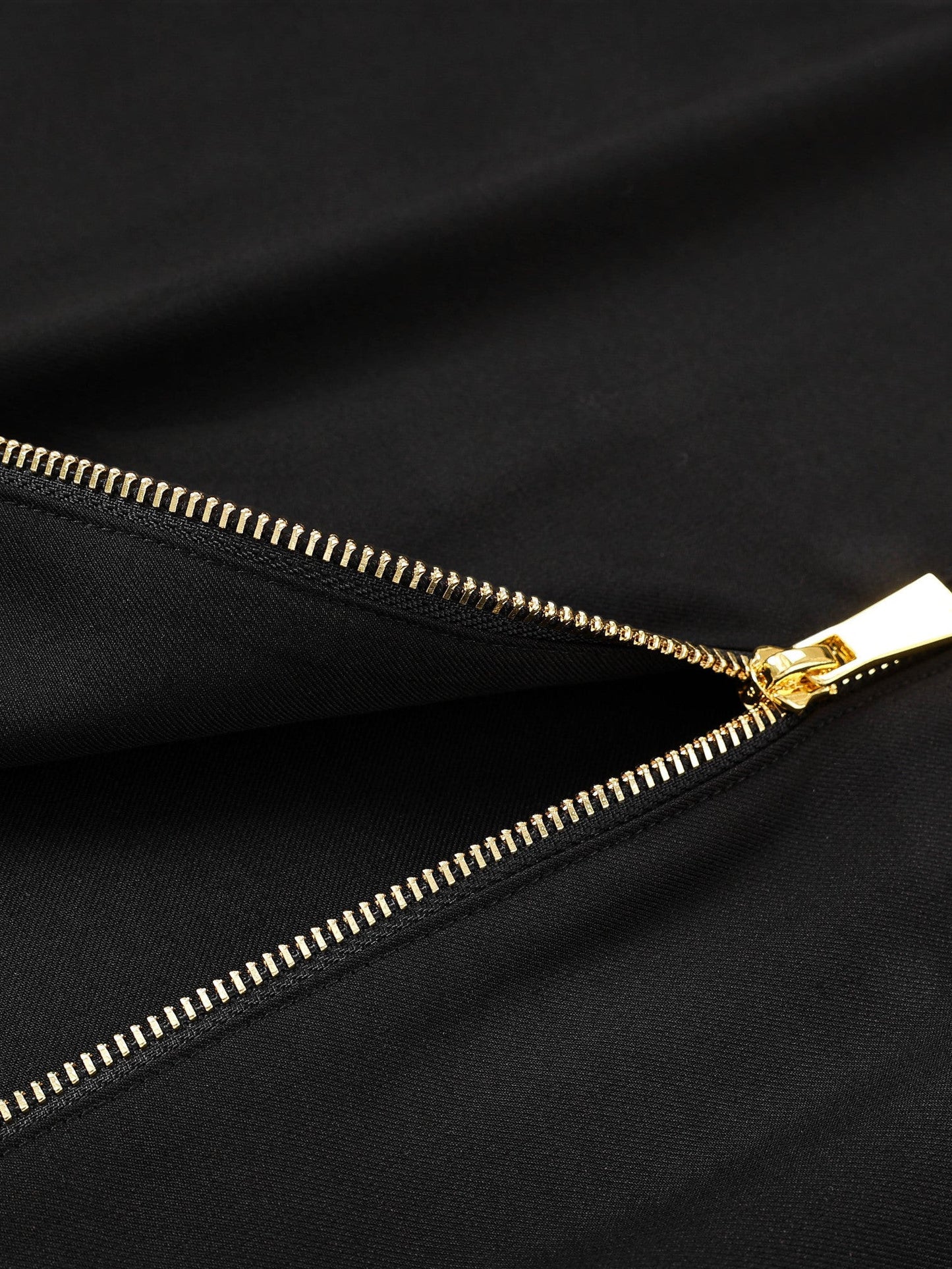 Boxy Zipped Shirt – Black & Gold Edition ILIMITO