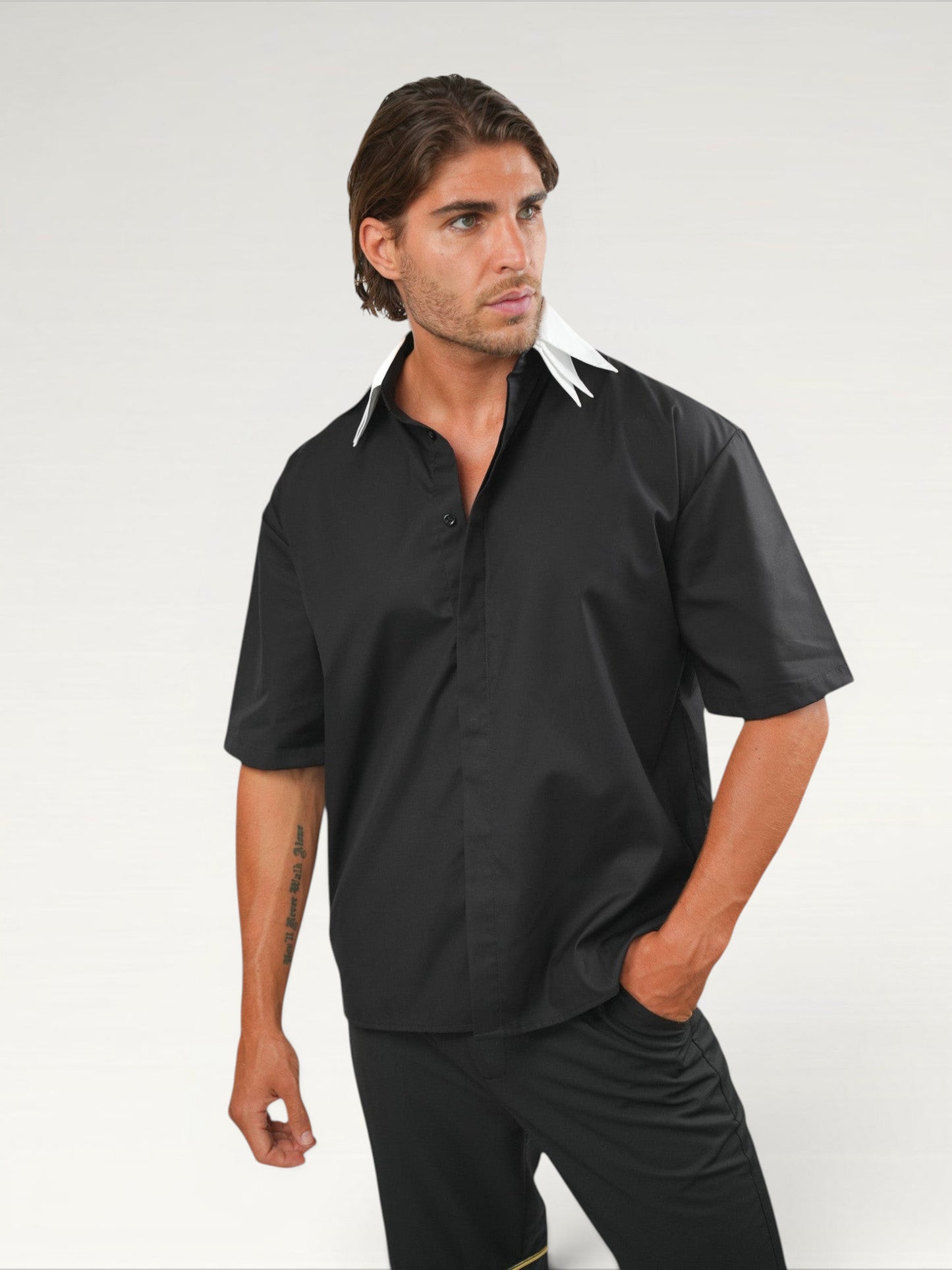 Two-Tone Collar Shirt – Black & White ILIMITO