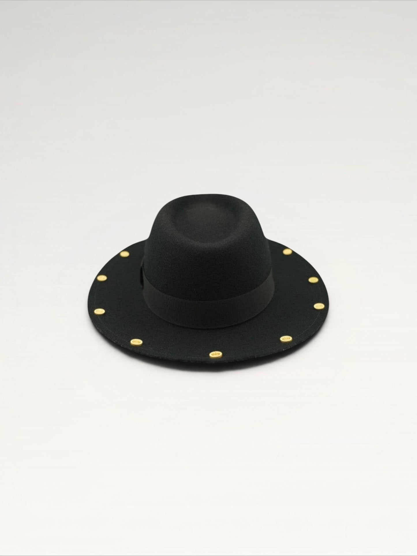 ILIMITO black hat with gold medallion emblem and gold medal accents on the visor.Unisex