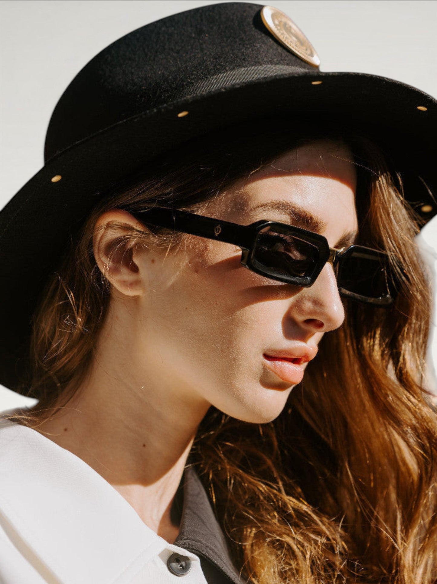 ILIMITO black hat with gold medallion emblem and gold medal accents on the visor.Unisex