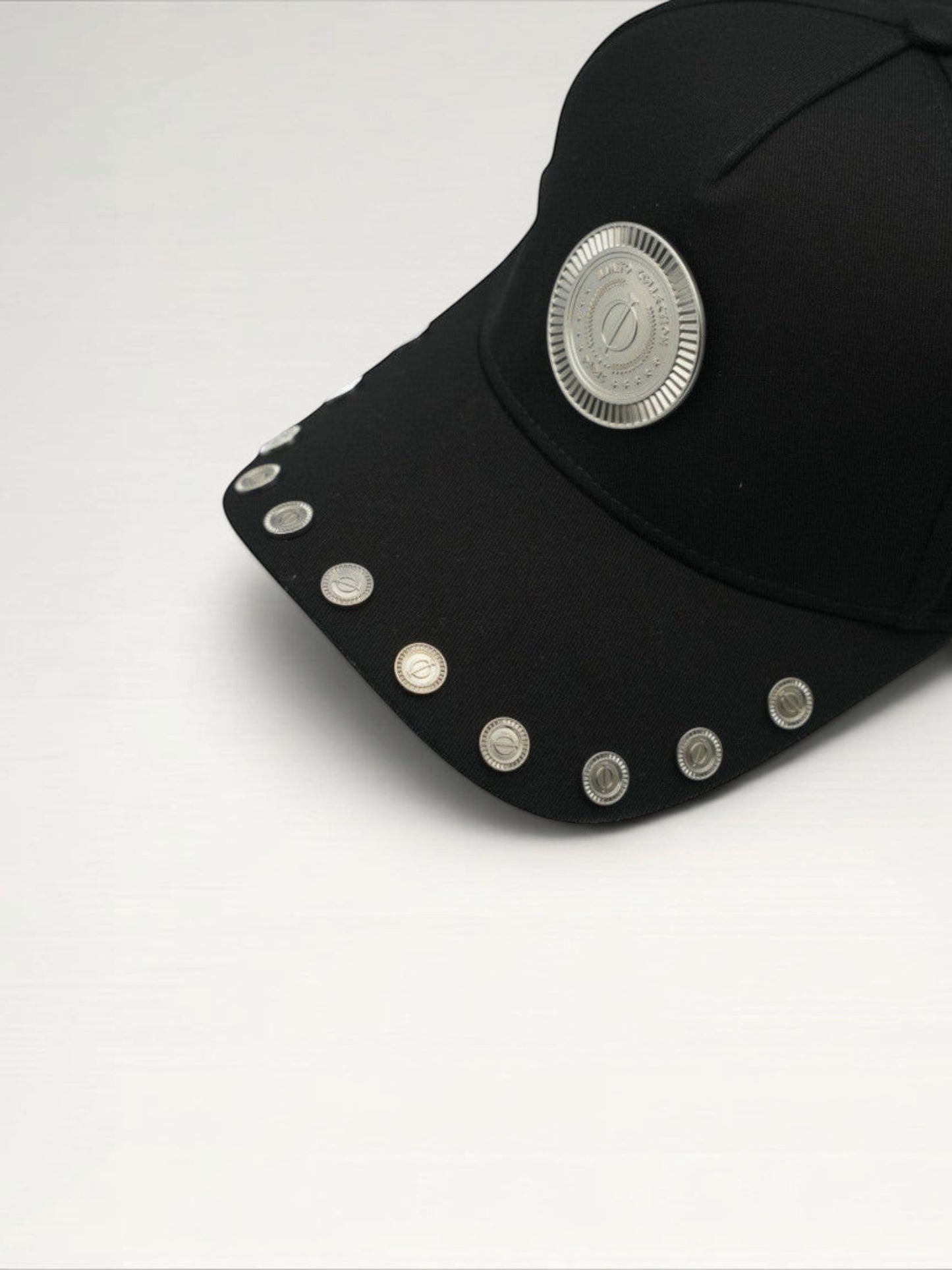 ILIMITO black cotton blend cap with curved brim, silver medallion detail on front, and silver medal accents on visor.